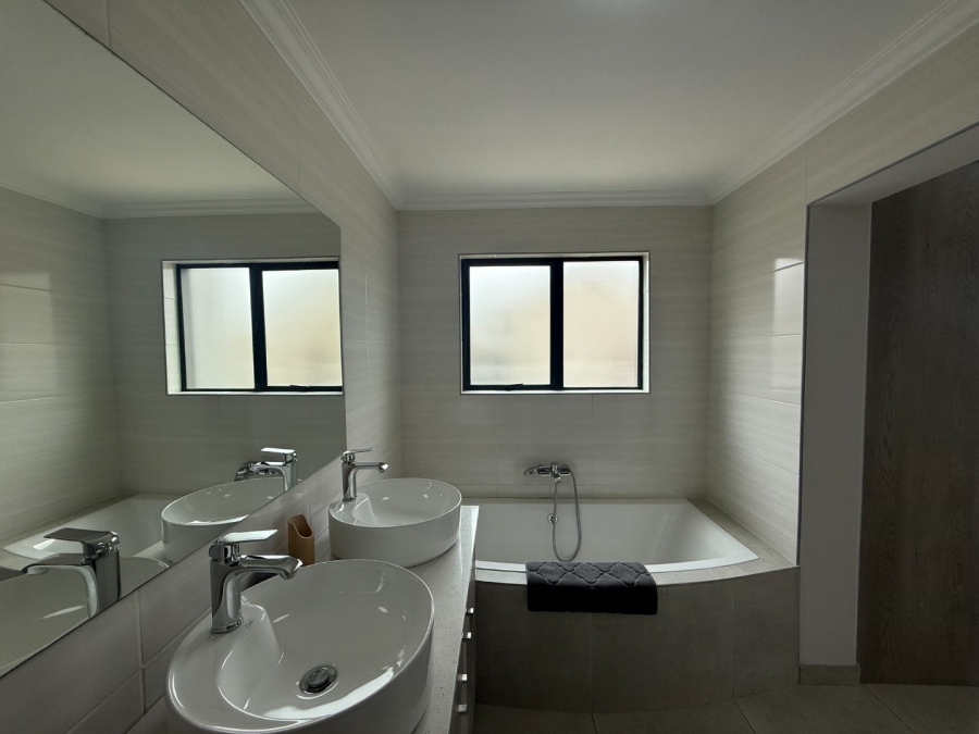 3 Bedroom Property for Sale in Kosmos Ridge North West